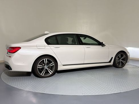 Used 2019 BMW 750i w/ Executive Package RWD image 5
