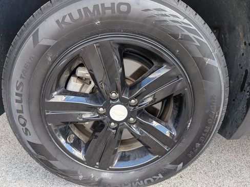 Used 2021 Chevrolet Trax LT w/ Premium Seat Package AWD/4WD image 40