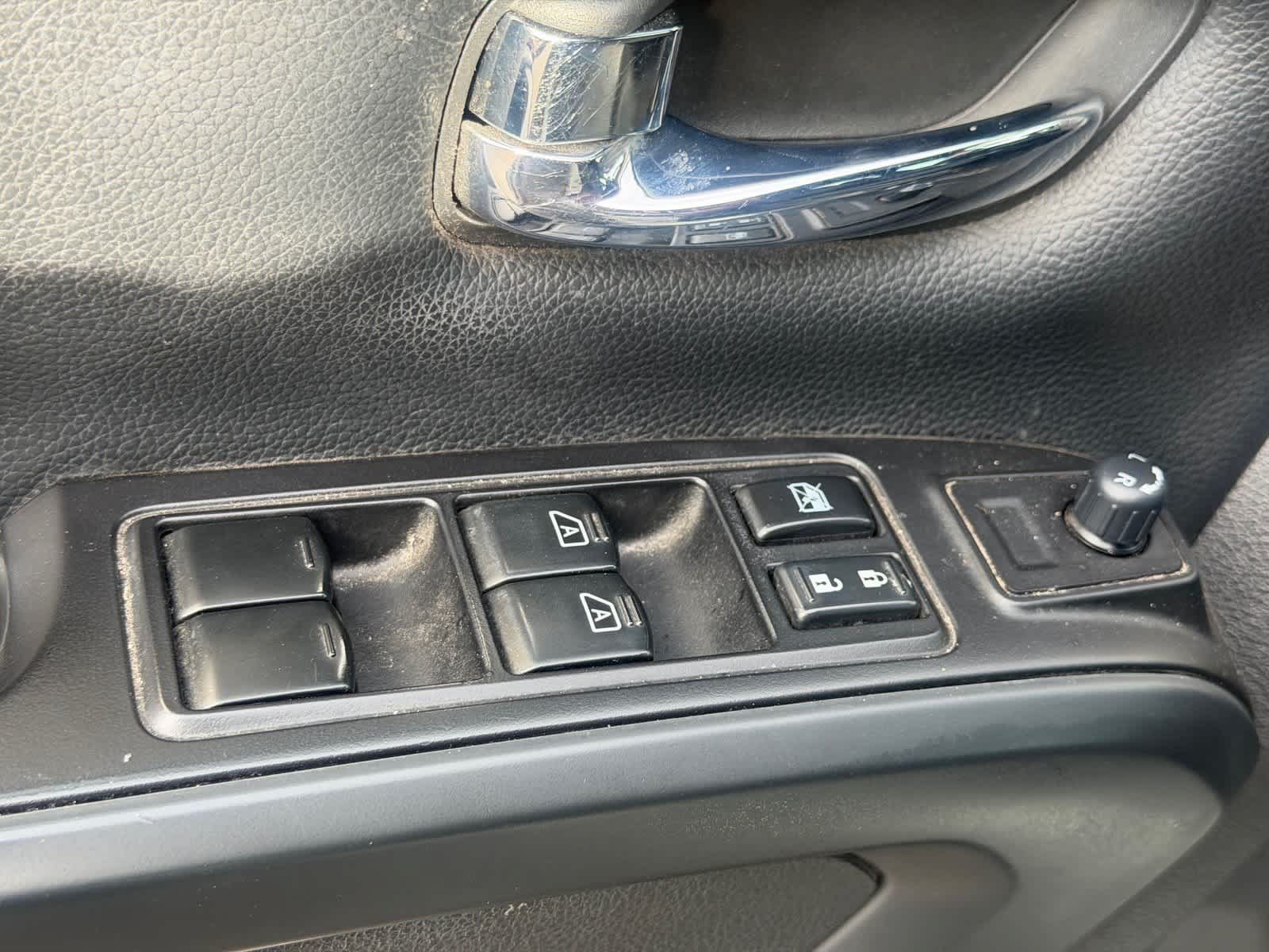 Used 2018 Nissan Titan SV w/ SV Convenience Package RWD image 10