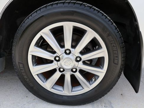 Used 2011 Lexus LX 570 4WD image 14