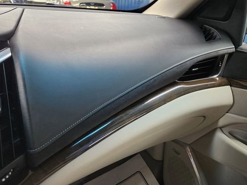 Used 2020 Cadillac Escalade Luxury w/ LPO, Radiant Package image 40