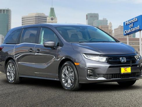 New 2026 Honda Odyssey Touring image 2