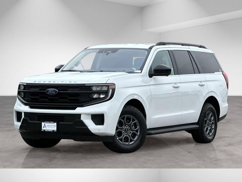 Used 2025 Ford Expedition Active AWD/4WD image 2