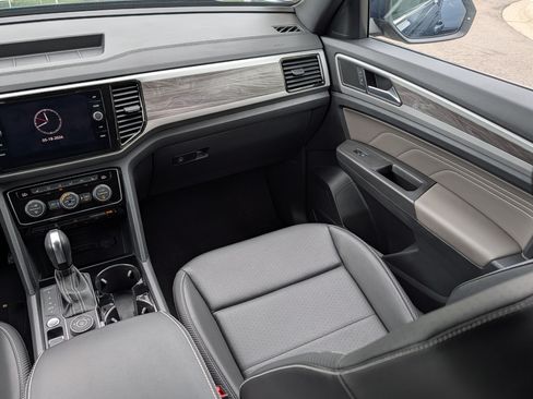Certified 2023 Volkswagen Atlas Cross Sport SE w/ Panoramic Sunroof Package AWD/4WD image 11
