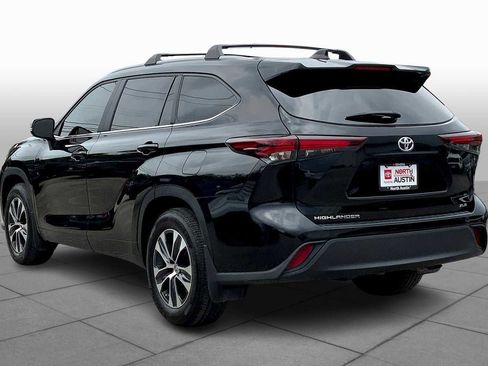 Used 2024 Toyota Highlander XLE FWD image 12