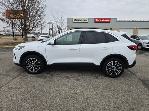 Used 2023 Ford Escape SE image 6