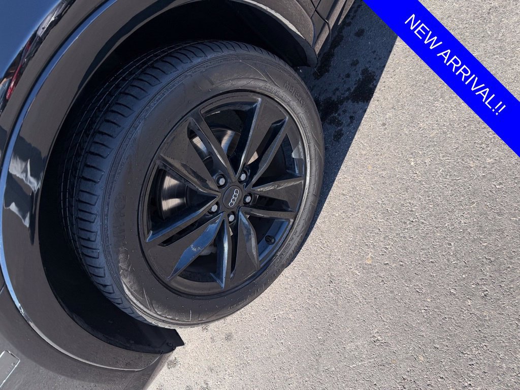 Used 2018 Audi Q3 2.0T Premium w/ Convenience Package FWD image 2