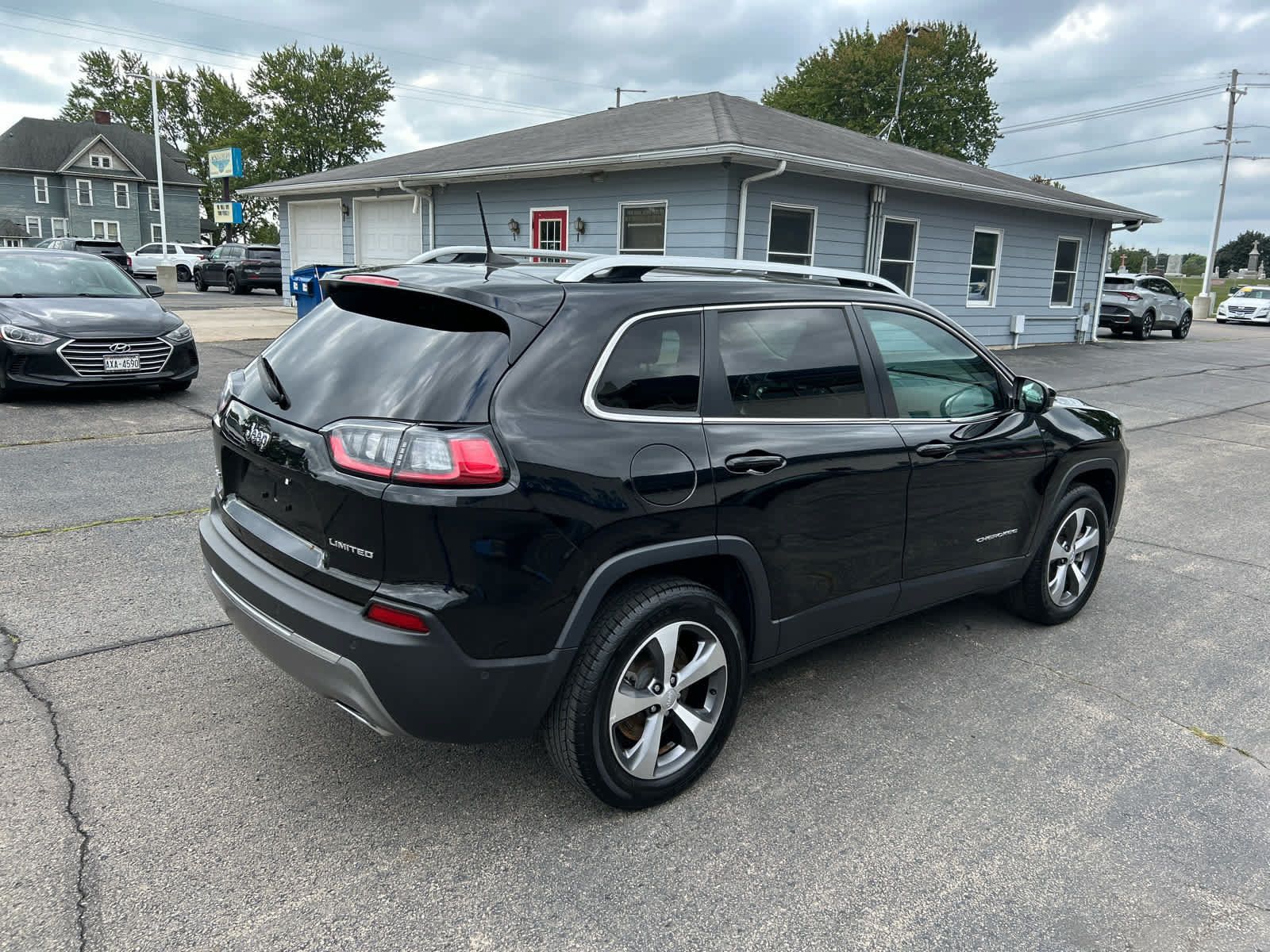 Used 2021 Jeep Cherokee Limited AWD/4WD image 4