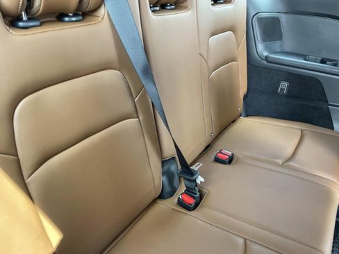 Used 2022 Nissan Pathfinder Platinum w/ Cargo Package FWD image 18