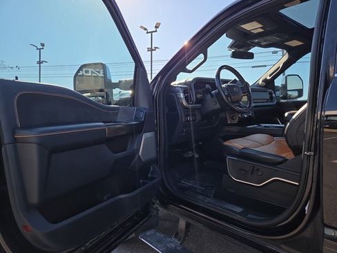 Used 2023 Ford F350 Platinum w/ FX4 Off-Road Package AWD/4WD image 7