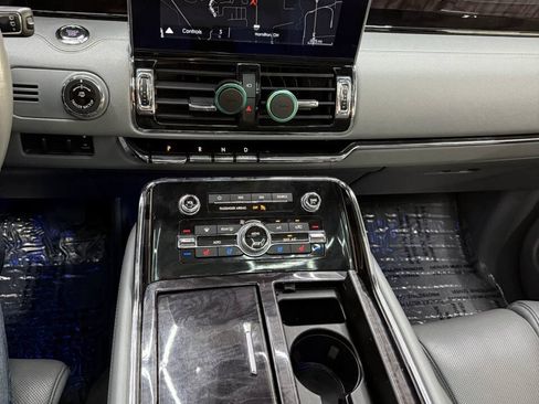 Used 2019 Lincoln Navigator Reserve AWD/4WD image 29