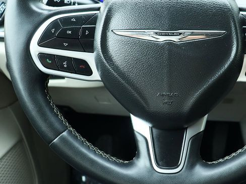 Used 2022 Chrysler Voyager LX image 55