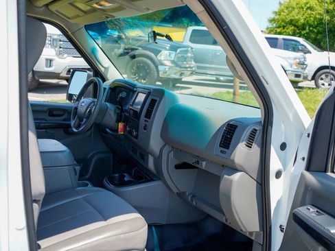 Used 2019 Nissan NV 2500 SV w/ Back Door Glass Package RWD image 18