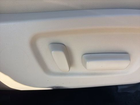 Used 2015 Toyota Highlander Limited image 35