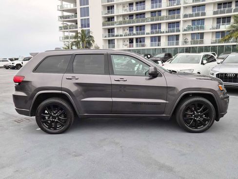 Used 2019 Jeep Grand Cherokee Altitude image 7