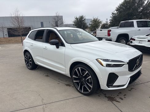 Used 2024 Volvo XC60 B5 Ultimate w/ Protection Package Premier image 3
