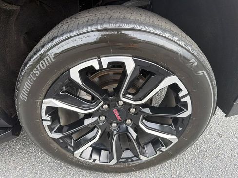 Used 2023 GMC Yukon Denali AWD/4WD image 12