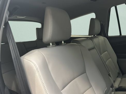 Used 2019 Honda Pilot Touring image 19