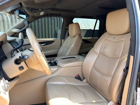 Used 2019 Cadillac Escalade Platinum AWD/4WD image 11