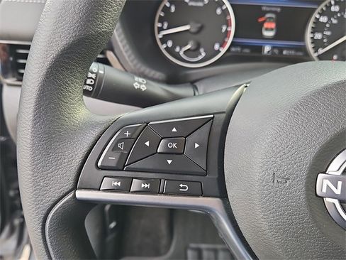 Used 2025 Nissan Sentra SV image 18