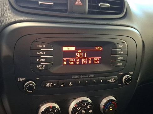 Used 2015 Kia Soul FWD image 18