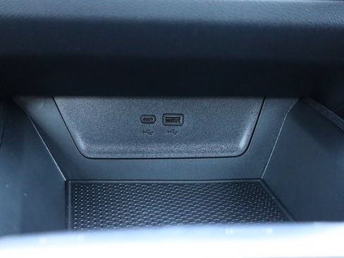New 2026 Chevrolet Equinox LT w/ Midnight Edition AWD/4WD image 17