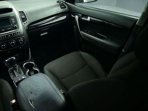 Used 2015 Kia Sorento LX image 14
