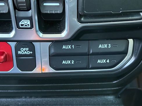 Used 2022 Jeep Gladiator Mojave w/ Cold Weather Group AWD/4WD image 29