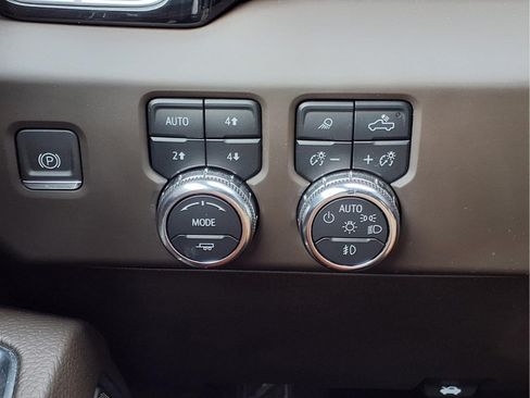Used 2024 GMC Sierra 3500 Denali AWD/4WD image 17