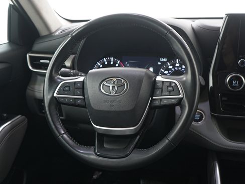 Used 2024 Toyota Highlander LE image 19