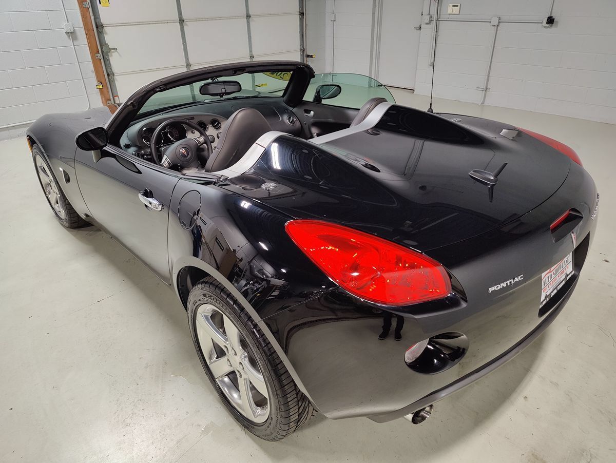 Used 2008 Pontiac Solstice GXP w/ Premium Package RWD image 17
