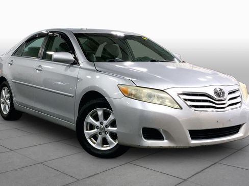 Used 2011 Toyota Camry LE w/ LE Extra-Value Pkg FWD image 2
