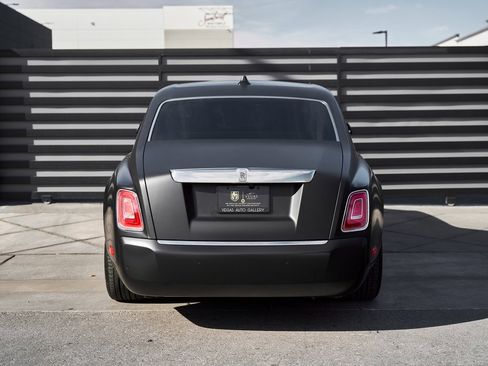 Used 2025 Rolls-Royce Phantom Sedan image 17