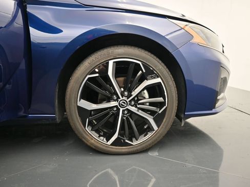 Used 2023 Nissan Altima 2.5 SR FWD image 13