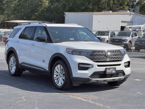 Used 2022 Ford Explorer King Ranch w/ Premium Technology Package RWD image 8