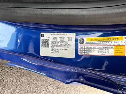 Used 2021 Chevrolet Camaro LT RWD image 16