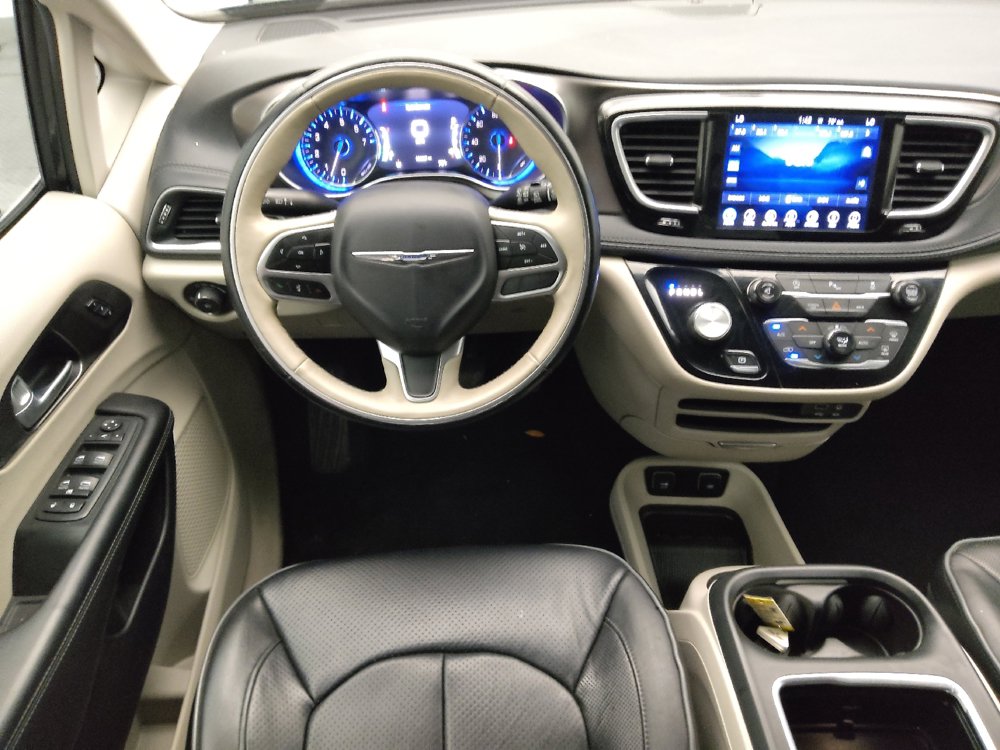 Used 2017 Chrysler Pacifica Limited FWD image 22
