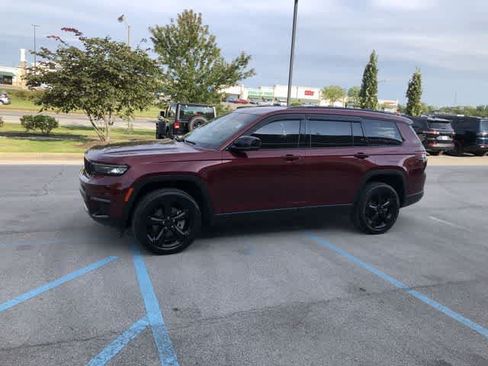 Certified 2024 Jeep Grand Cherokee L Limited w/ Black Appearance Package AWD/4WD image 3