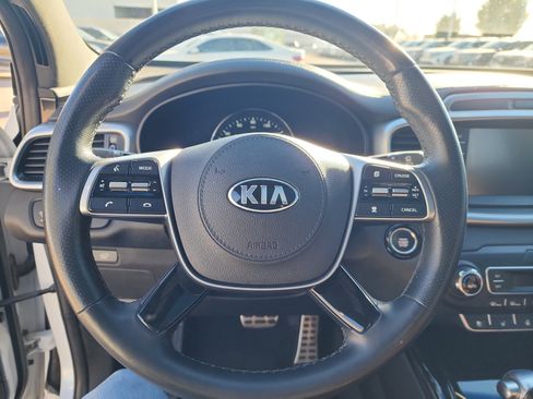 Used 2019 Kia Sorento SX image 9