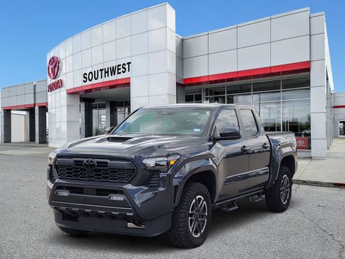Used 2025 Toyota Tacoma TRD Sport AWD/4WD image 2