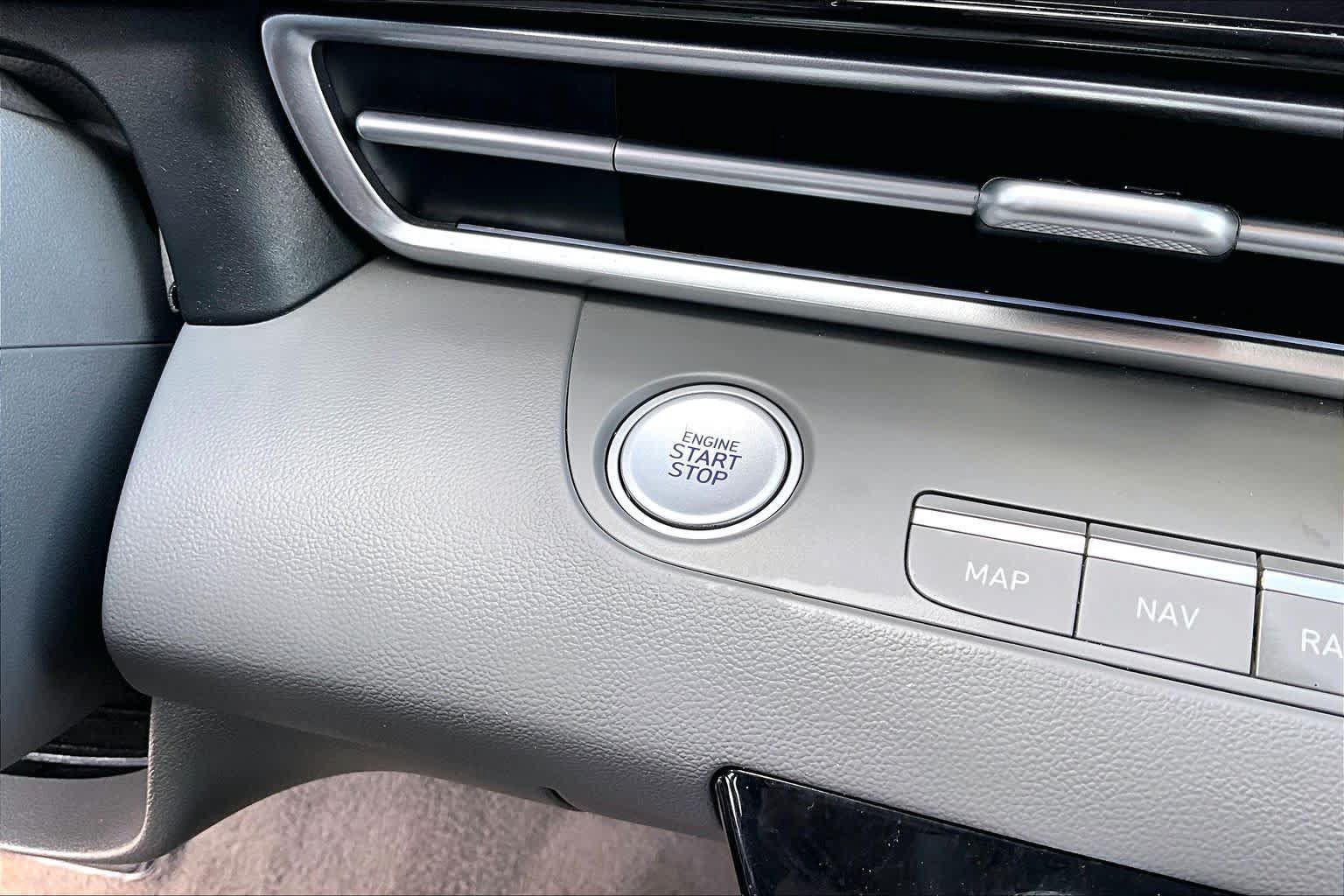 Certified 2025 Hyundai Elantra SEL FWD image 35