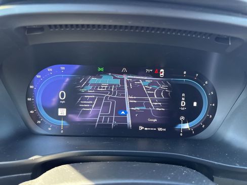 Used 2024 Volvo XC40 B5 Core image 11