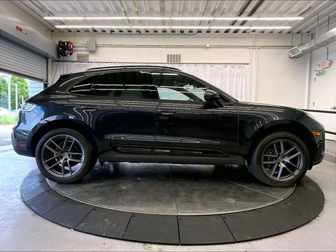 Certified 2024 Porsche Macan AWD/4WD image 8