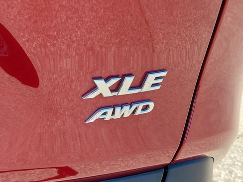 Certified 2022 Toyota RAV4 XLE w/ Convenience Package AWD/4WD image 33