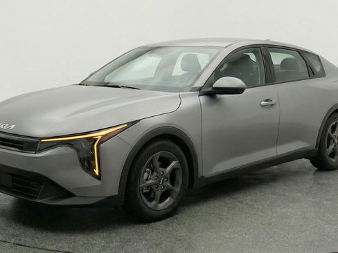 Used 2025 Kia K4 FWD image 3