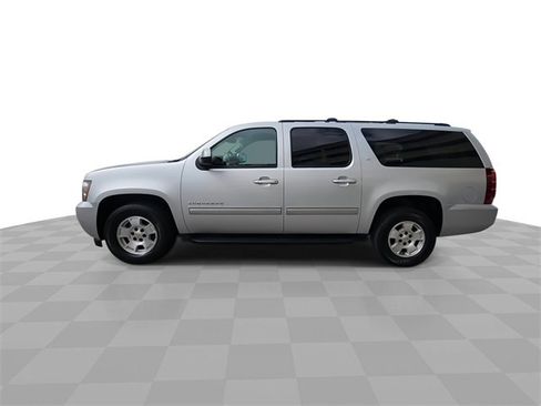 Used 2014 Chevrolet Suburban LT w/ Luxury Package image 5