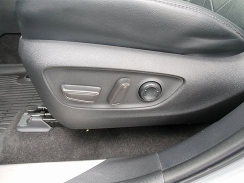 Used 2024 Toyota Highlander Platinum image 18