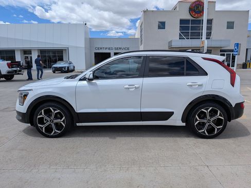 Certified 2023 Kia Niro EX Touring FWD image 2