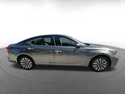 Used 2025 Nissan Altima 2.5 SV FWD image 18
