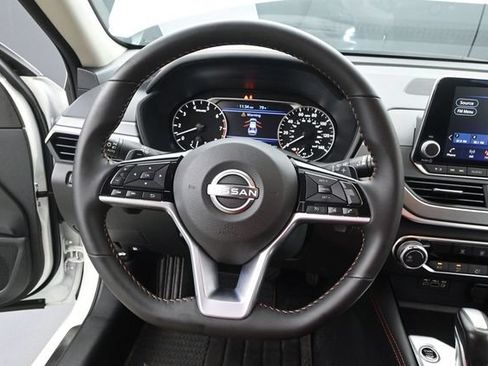 Used 2025 Nissan Altima 2.5 SR AWD/4WD image 5